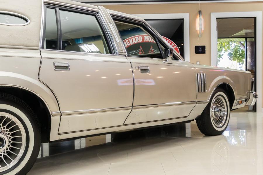 Детали экстерьера Lincoln Continental Mark VI Sedan 1980 года  (фото 44 из 111)